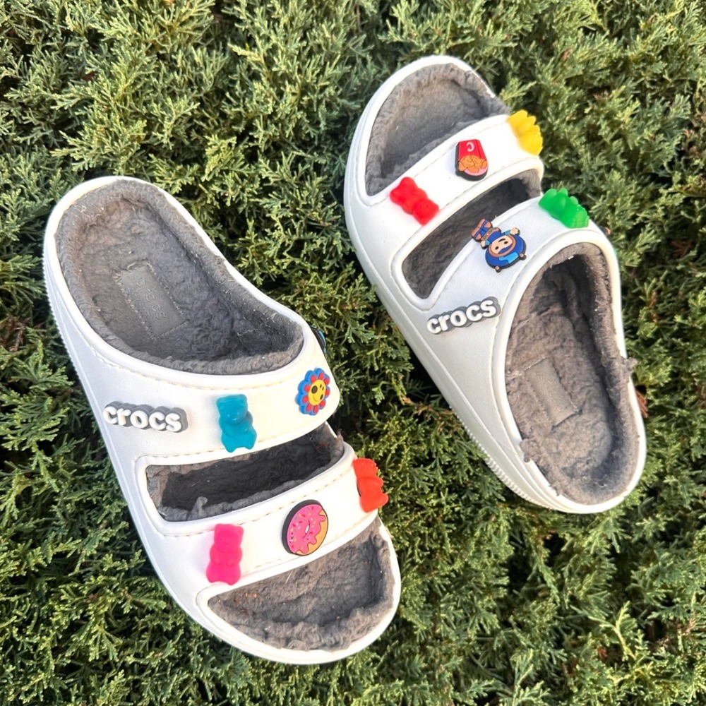 Crocs Classic Cozzzy Sandals White Fuzzy Lined Slides With Charms Size M5 W7